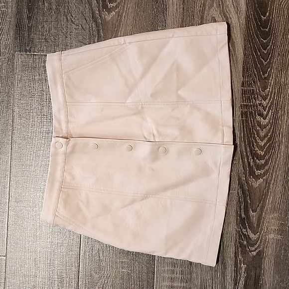 ❄️ Forever 21 vegan Leather Skirt ❄️ - Picture 1 of 4